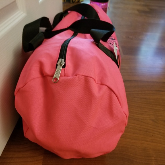 Brand New Pink Vs duffle bag & water bottle - Picture 3 of 4